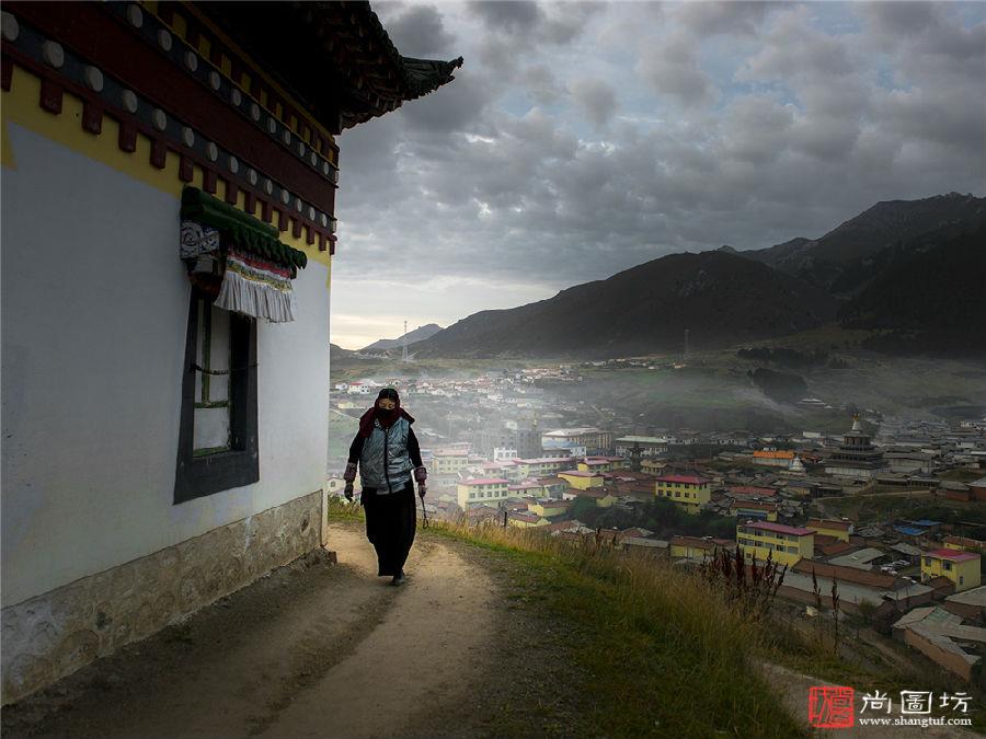 《在路上》 摄影:丁国杰 沙龙三Aleksinac 彩色开放组.jpg