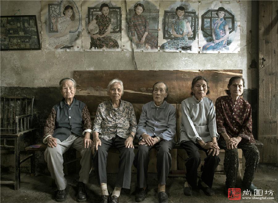 《五朵金花》 摄影:周立春 彩色数码开放组 沙龙勋带奖.JPG