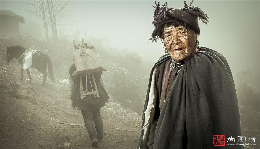 《期盼》 摄影:黄卫华 彩色数码开放组 GPU金牌.jpg
