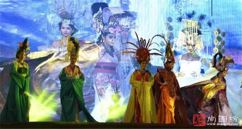 14国际旅游小姐佳丽们隆重上演演精美绝伦的闽南文化时装秀.jpg