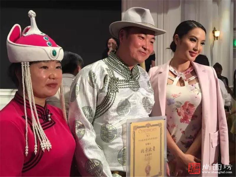 22蒙古国代表和蒙古族摄影家代表前来接受第五届中华艺术金马奖承办权.jpg