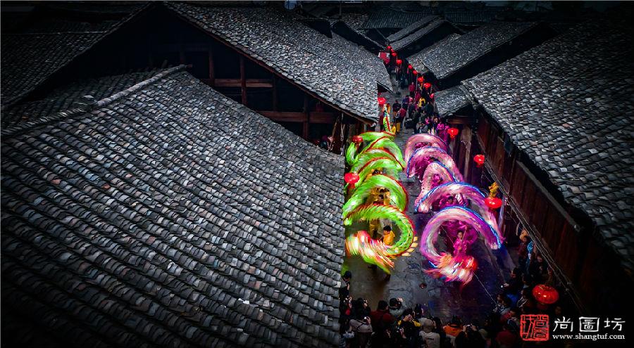 《老街盛事》 摄影:杨胜华 旅游摄影组 IUP勋带奖.jpg